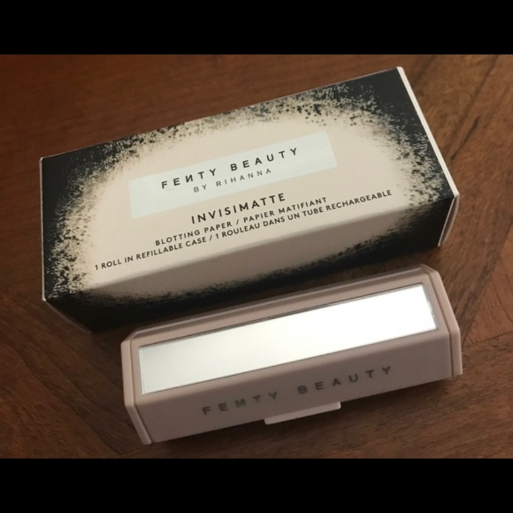 FENTY INVISIMATTE BLOTTING PAPER BNIB 💃🥰💯